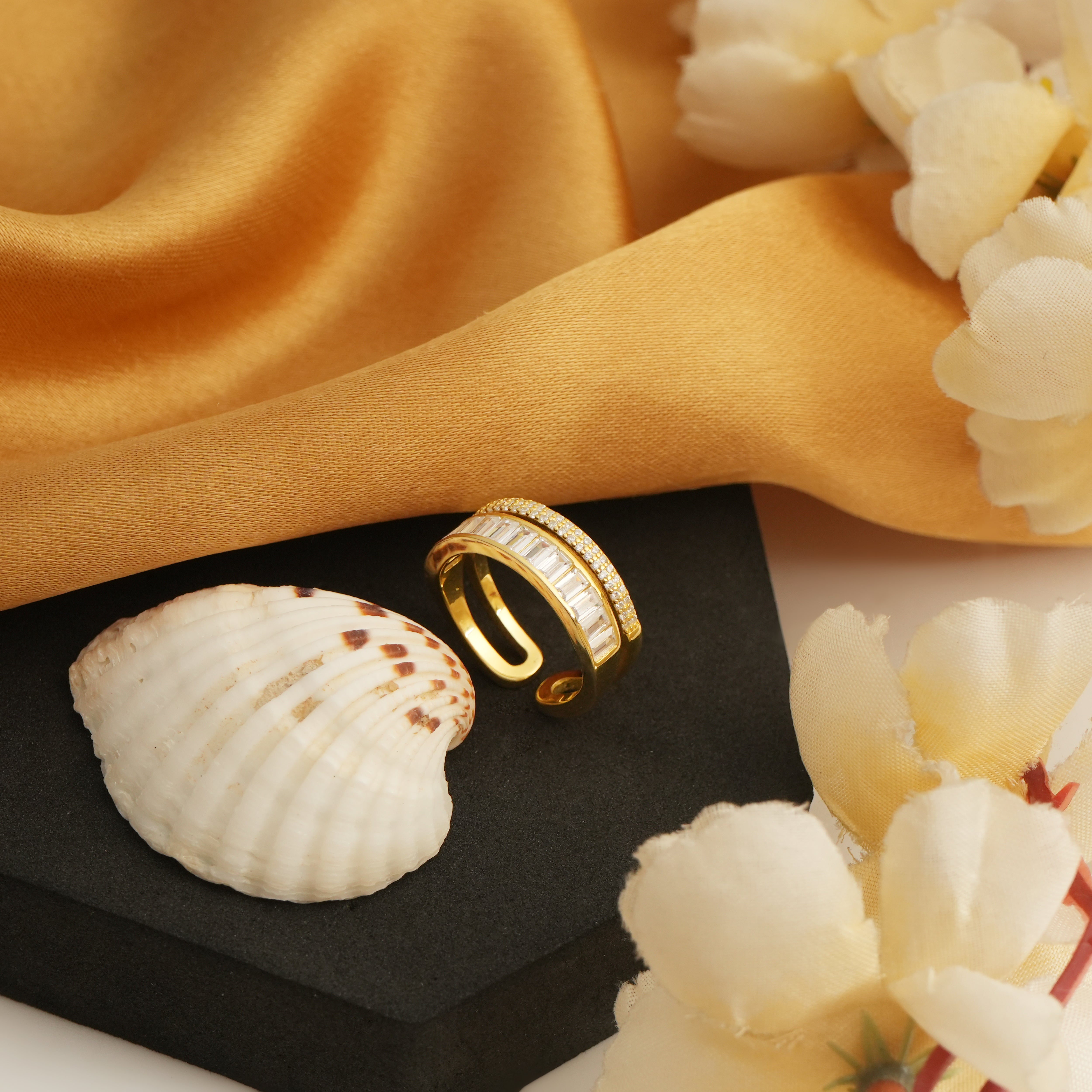 GOLD PLATED SILVER RING WITH A DOUBLE STACKED INTERLOCKING PATTERN