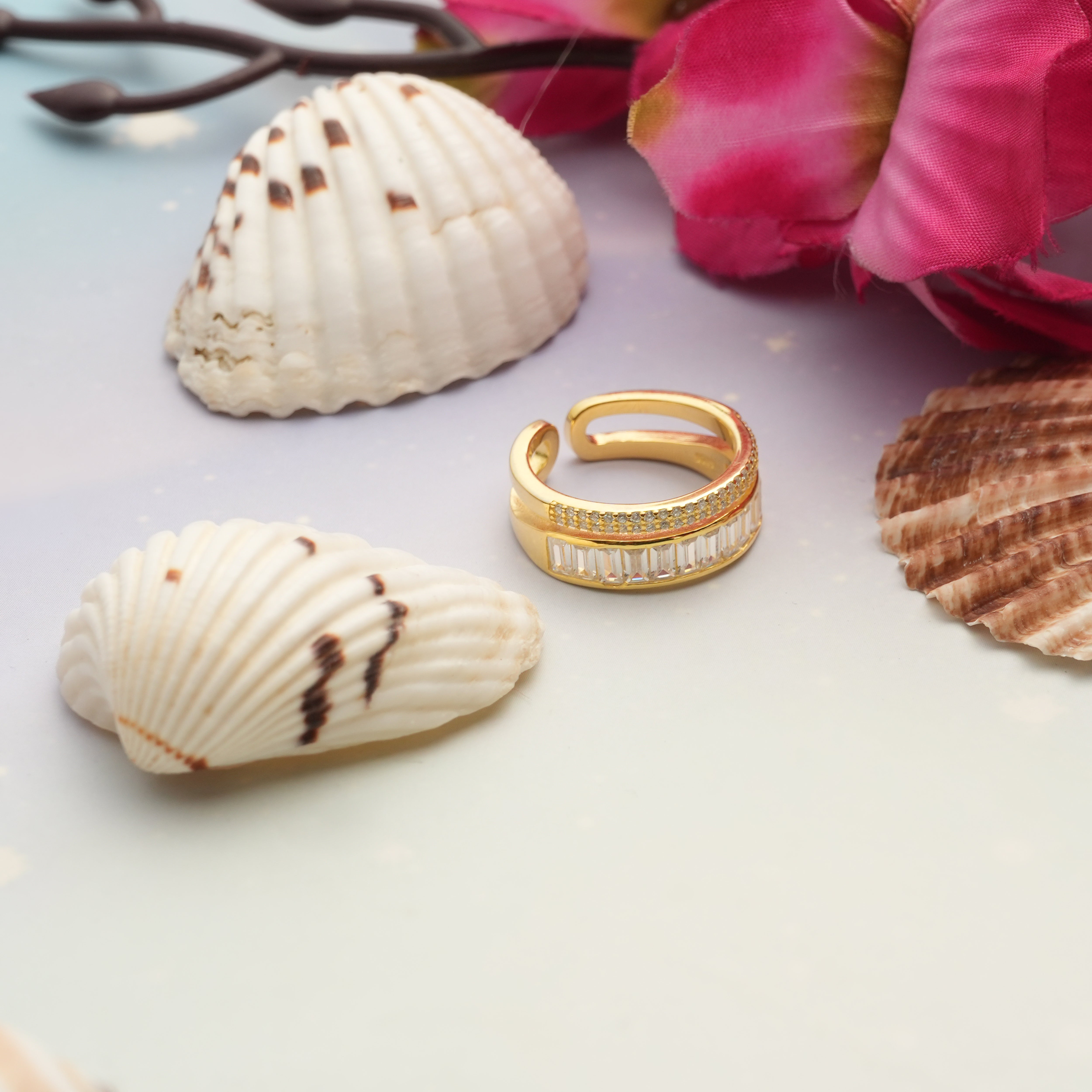 GOLD PLATED SILVER RING WITH A DOUBLE STACKED INTERLOCKING PATTERN
