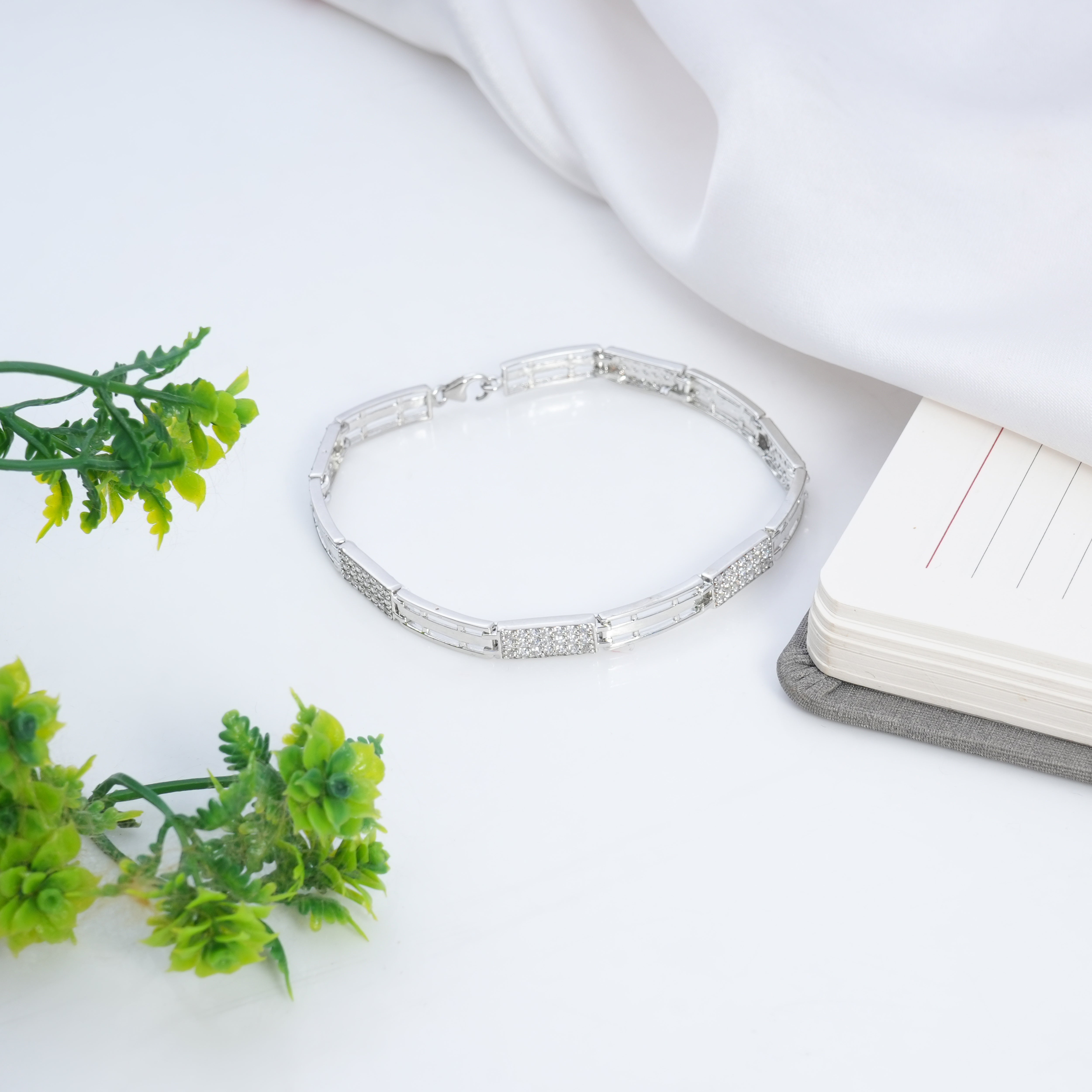 SILVER THIN SHINY BRACELET FOR WOMEN