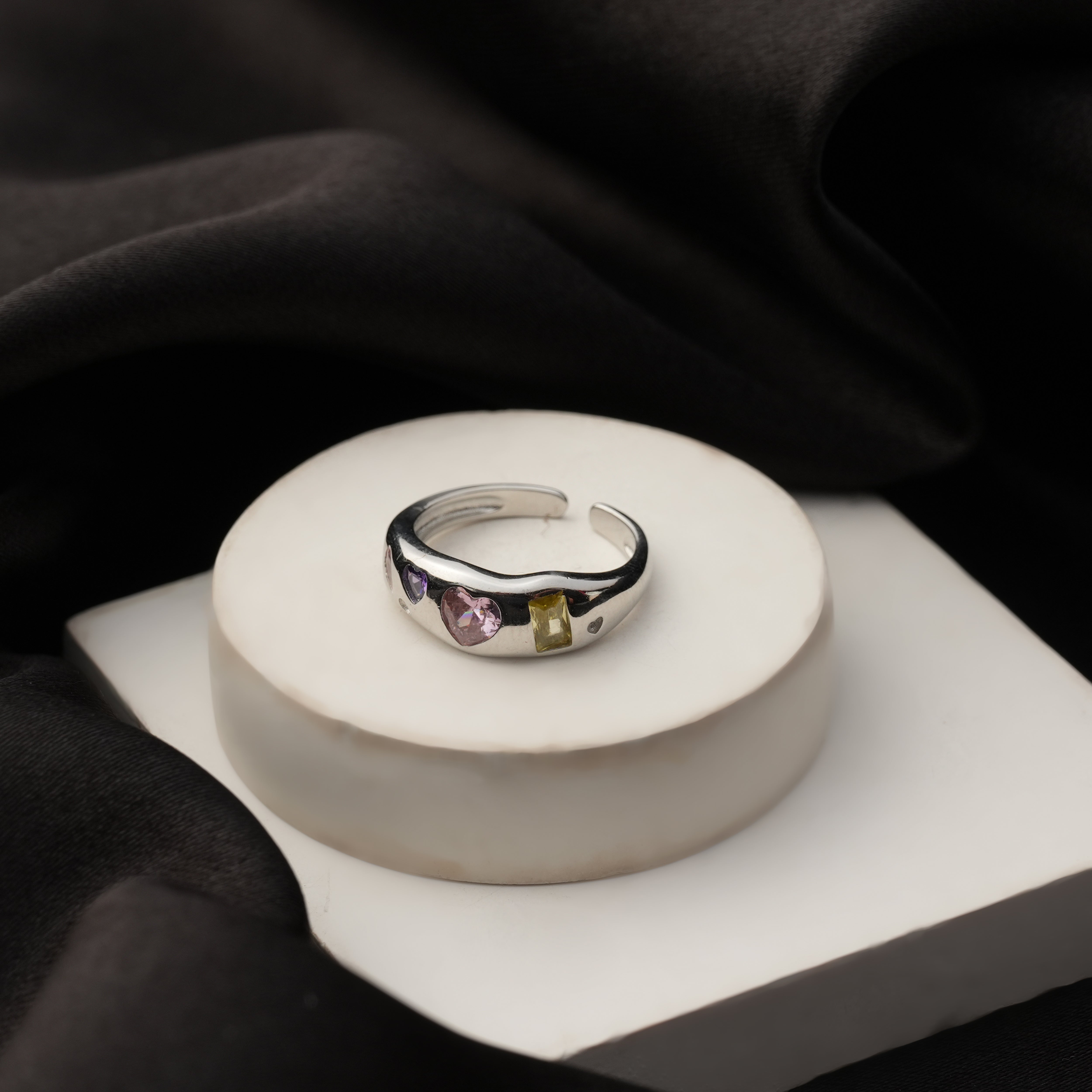 Love band rings for his or her