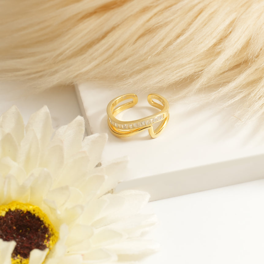 Gold Plated Silver Ring With A Curve Pattern