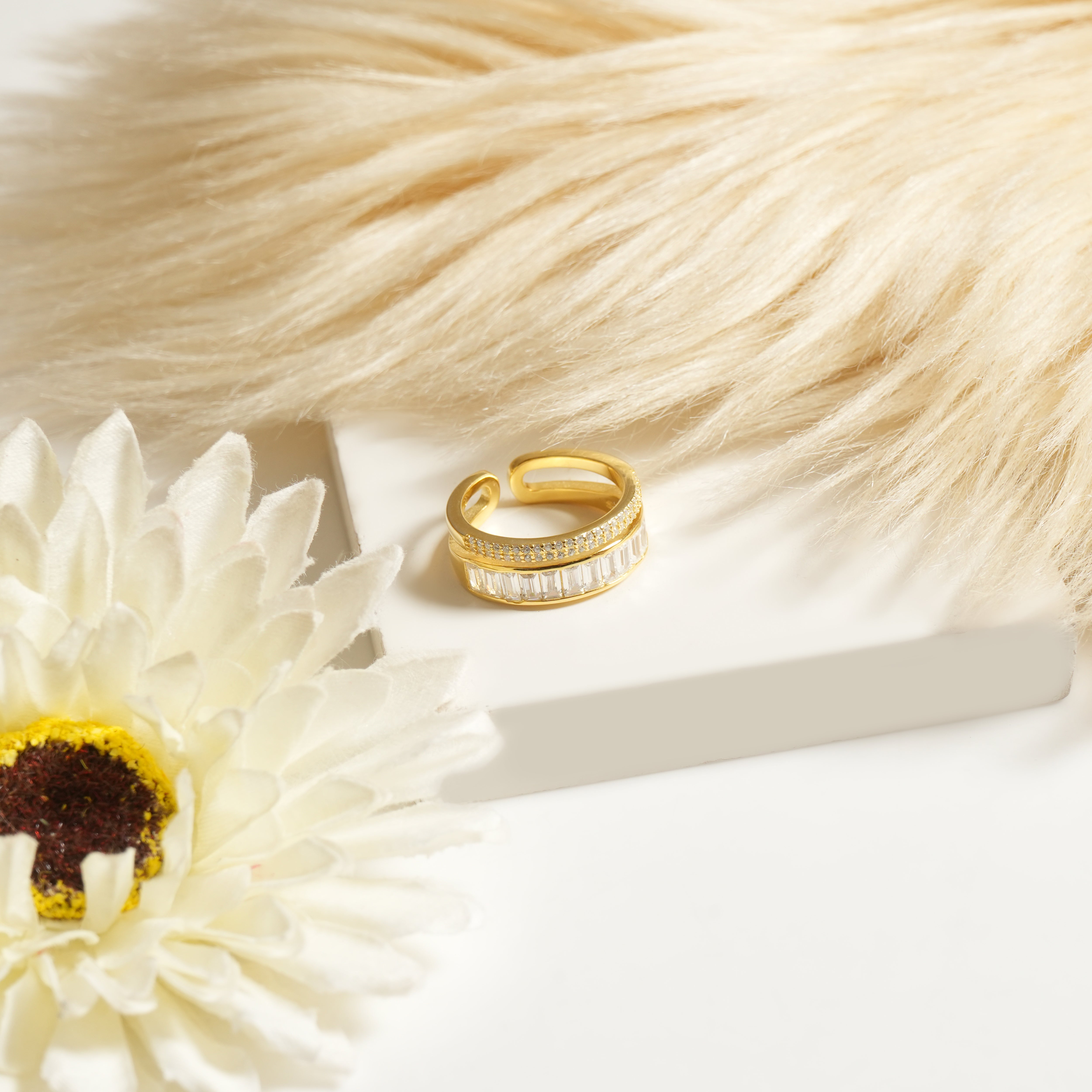 GOLD PLATED SILVER RING WITH A DOUBLE STACKED  INTERLOCKING PATTERN