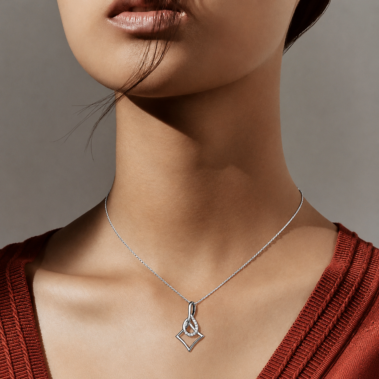Élan Knot Pendant Necklace