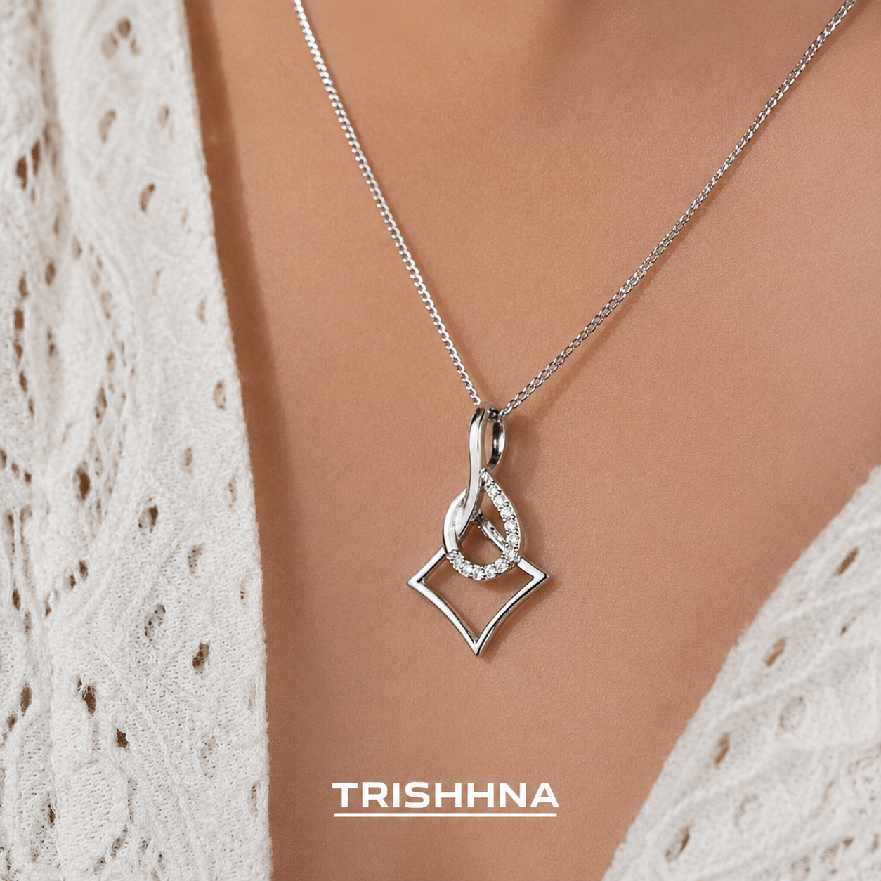 Élan Knot Pendant Necklace