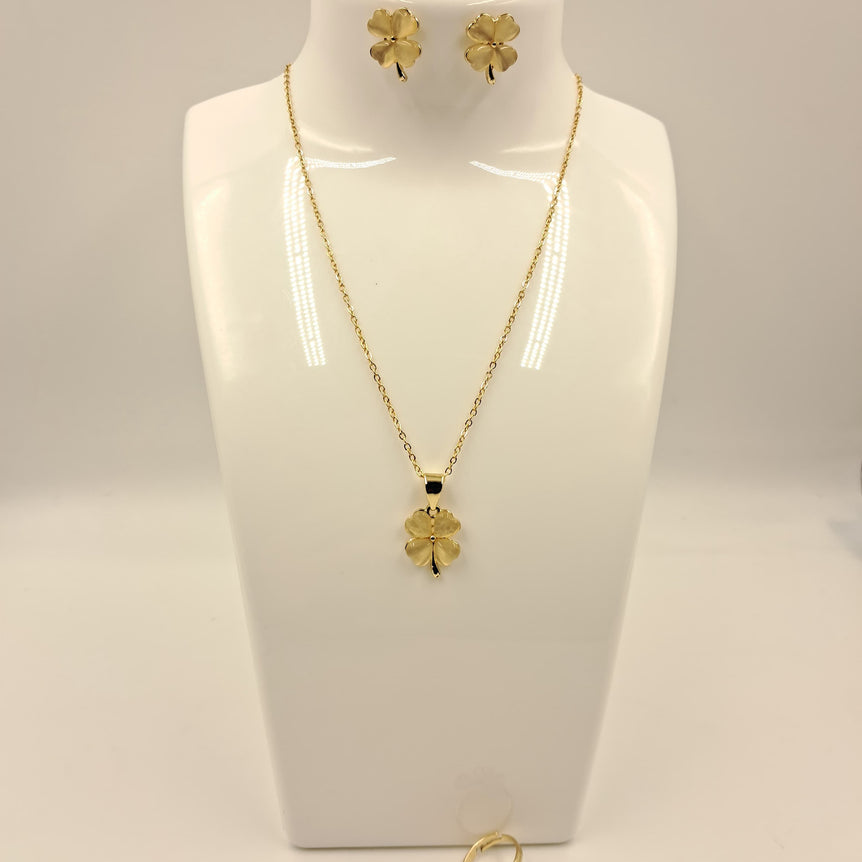 Golden Flower Shaped Monalisa Necklace Set