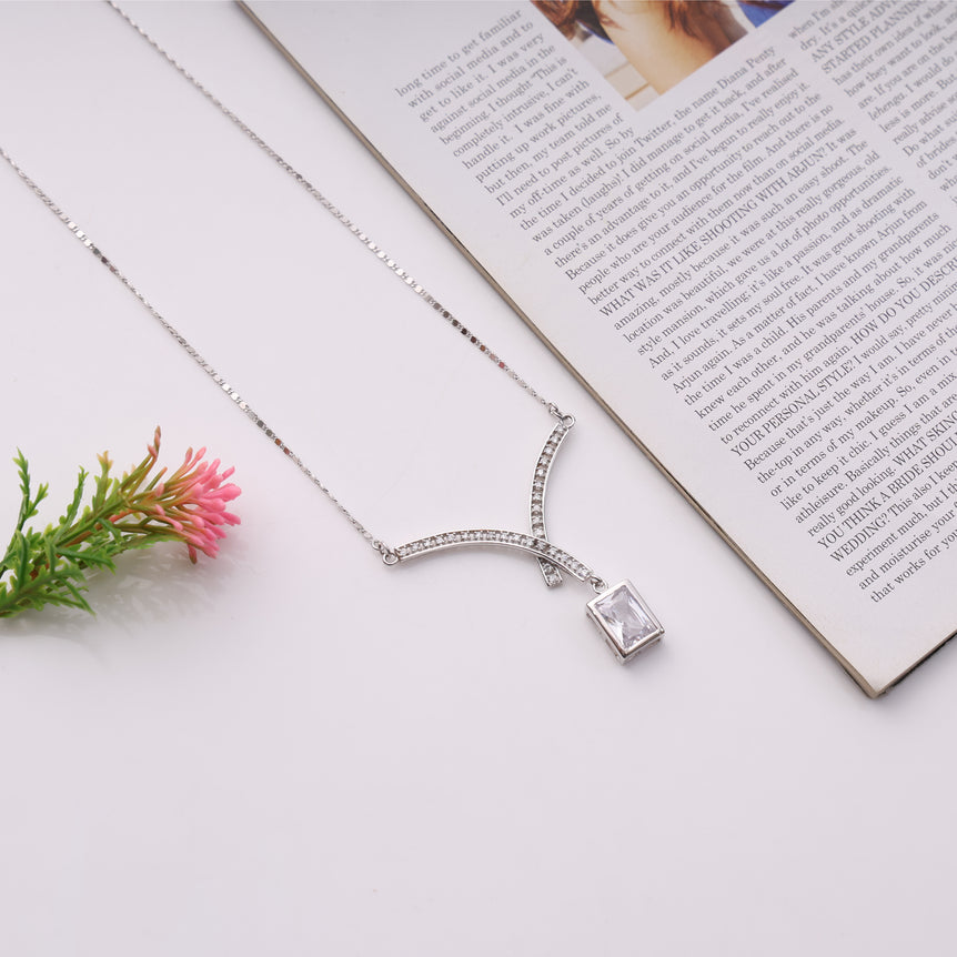 BEAUTIFUL STONE PENDANT SLEEK SILVER NECKLACE FOR WOMEN