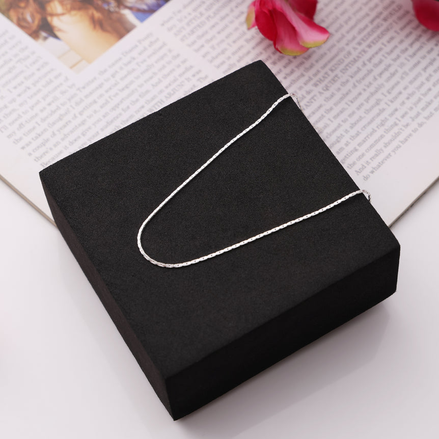 SLEEK THIN SILVER CHAIN FOR WOMEN