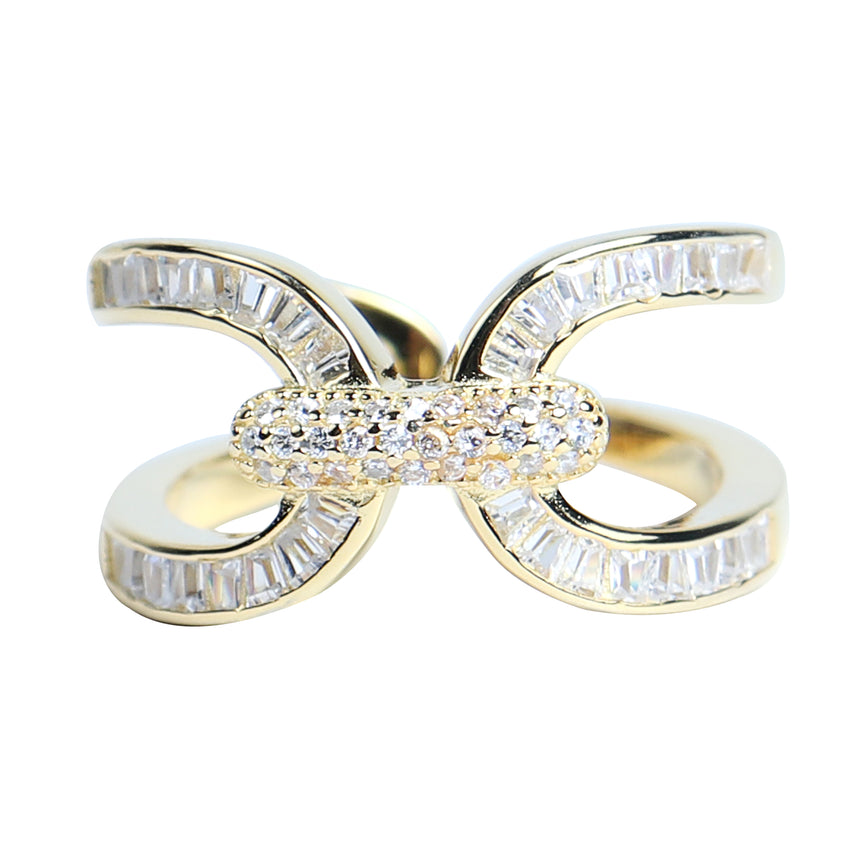 GOLD PLATED SILVER RING WITH A CRISS CROSS PATTERN