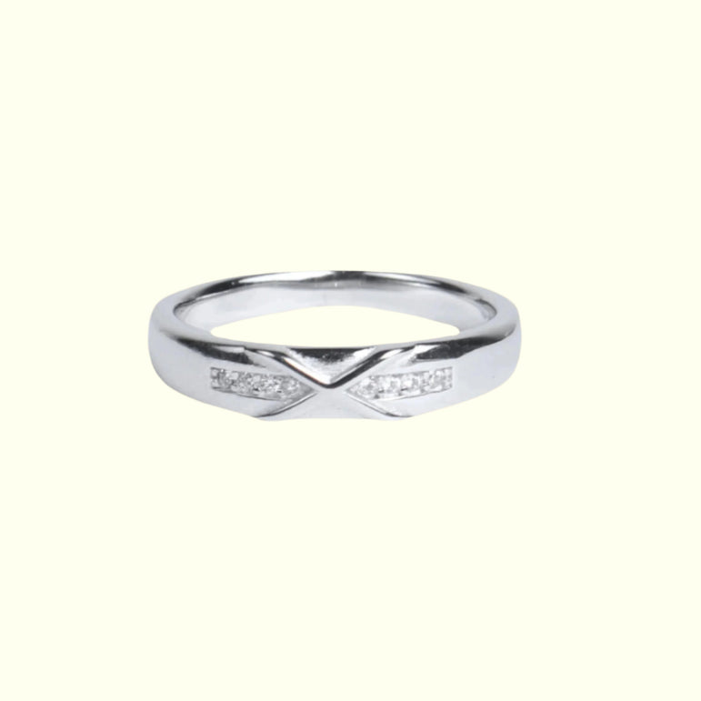 SILVER RING WITH CROSS DESIGN