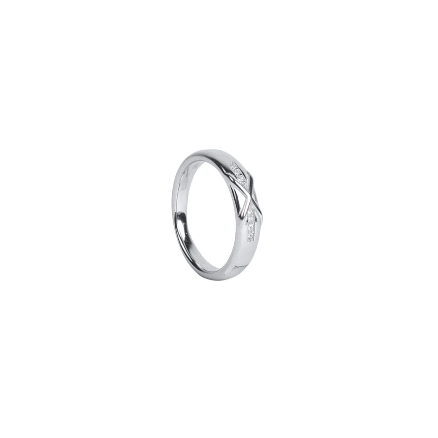 SILVER RING WITH CROSS DESIGN