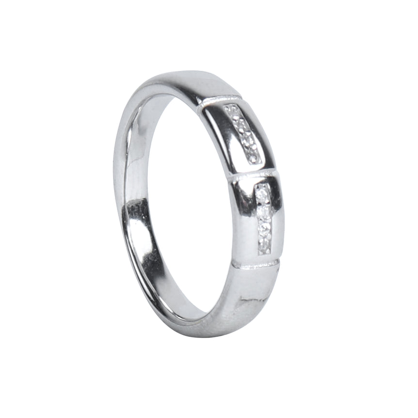 SILVER BAND RING WITH A DECENT DESIGN