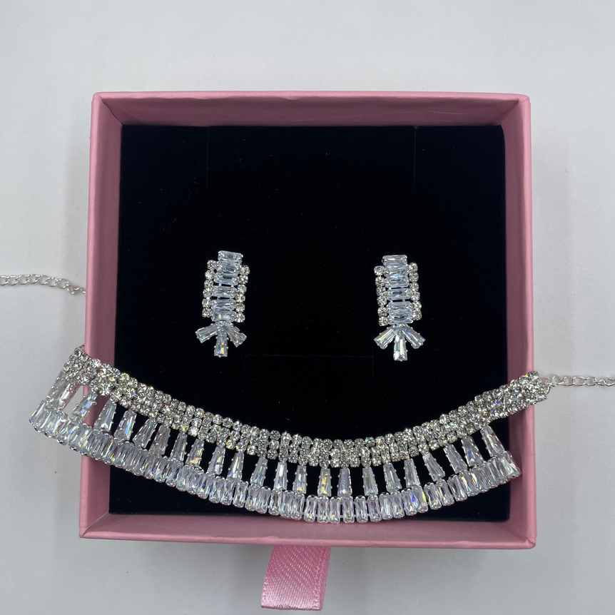 Gorgeous stone studded necklace set for women