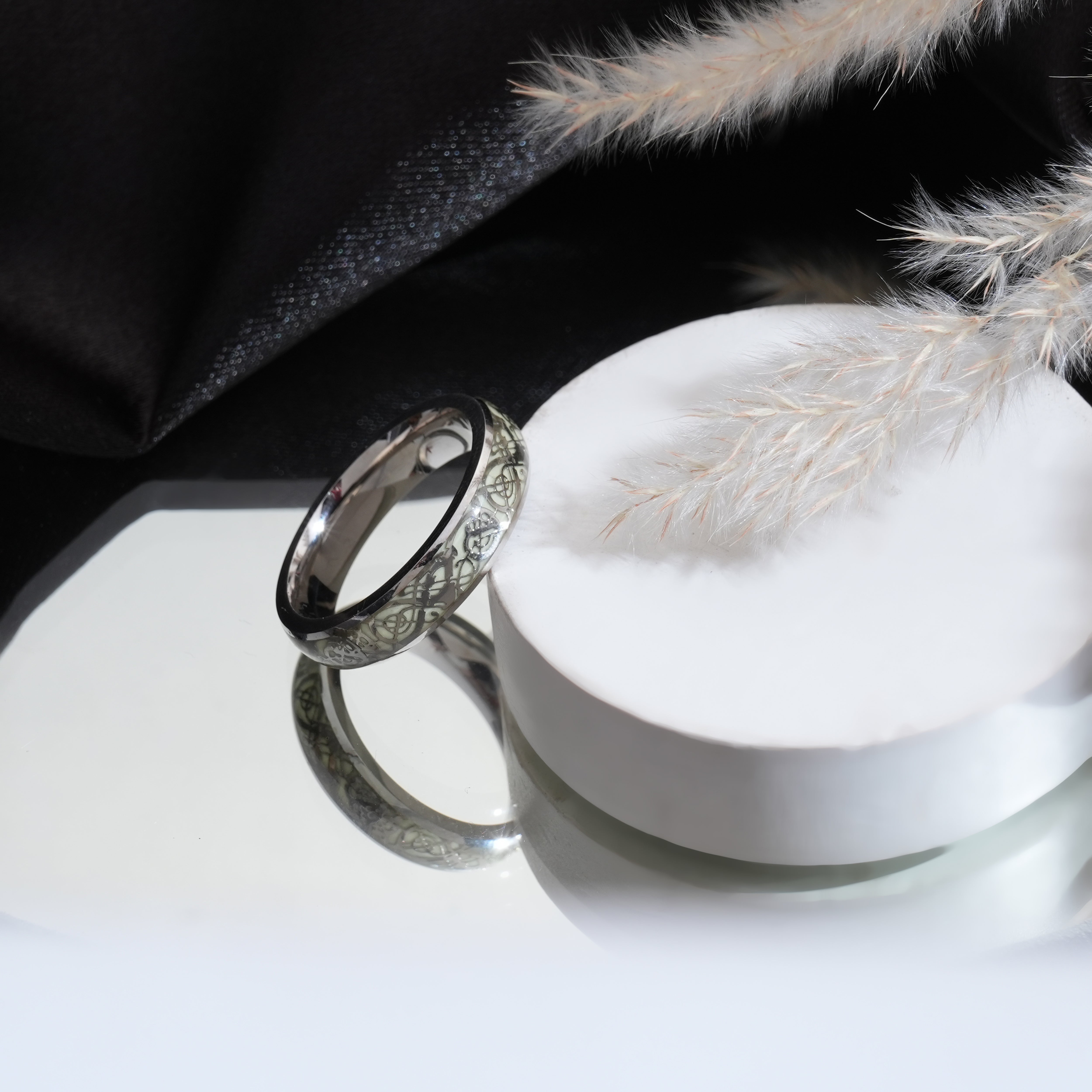 Unisex band ring