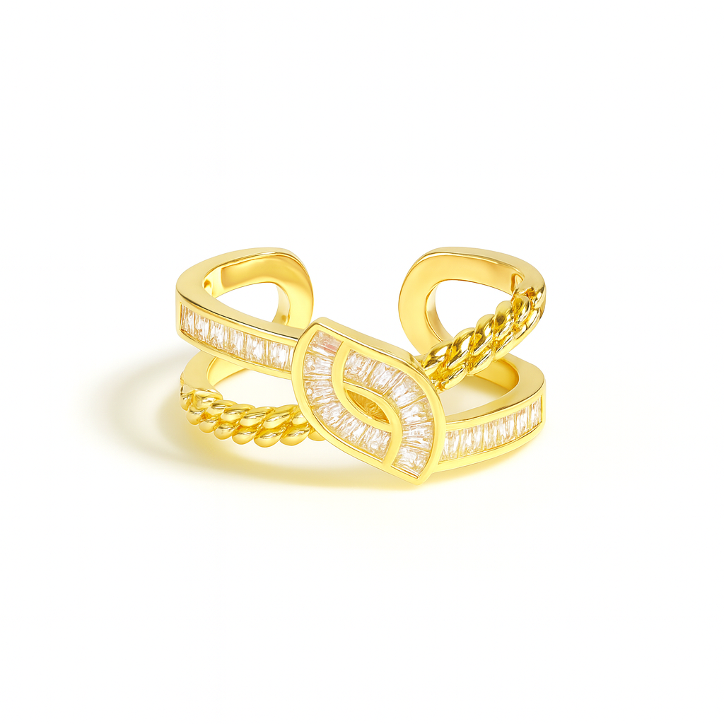 SILVER RING WITH A CRISS CROSS PATTERN
